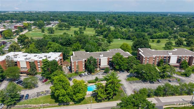 564 Sarah Lane 104, St Louis, MO 63141