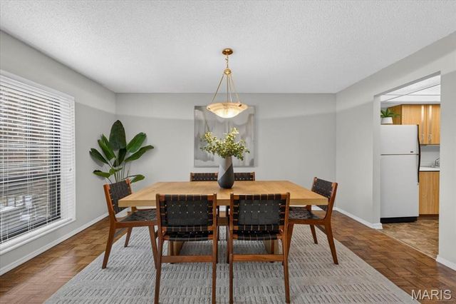 564 Sarah Lane 104, St Louis, MO 63141