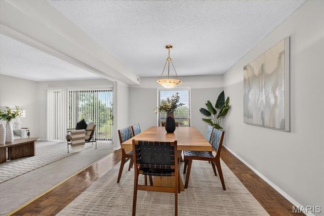564 Sarah Lane 104, St Louis, MO 63141