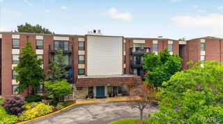 564 Sarah Lane 104, St Louis, MO 63141