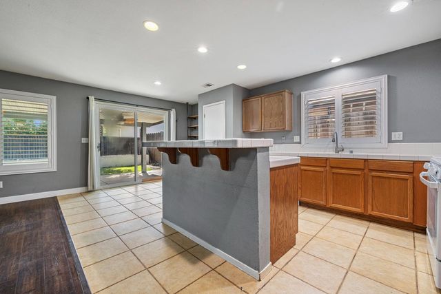 1904 St Peters St, Modesto, CA 95355