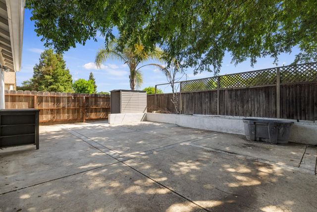 1904 St Peters St, Modesto, CA 95355