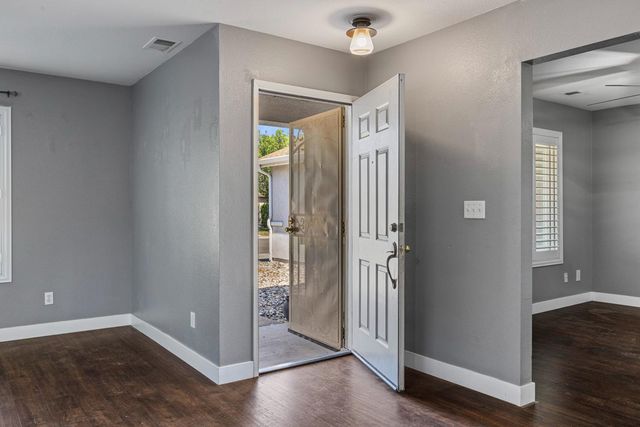 1904 St Peters St, Modesto, CA 95355