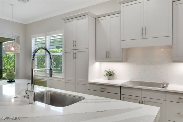 6253 Antigua WAY, Naples, FL 34113