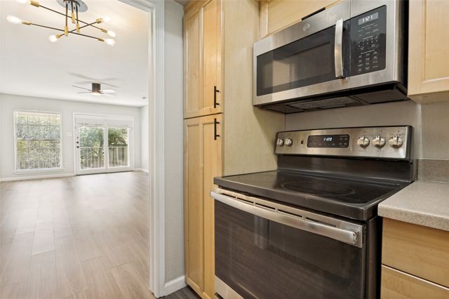 2535 Wedglea Drive 224, Dallas, TX 75211