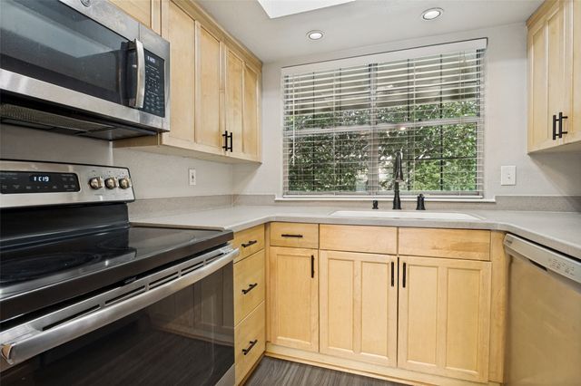 2535 Wedglea Drive 224, Dallas, TX 75211