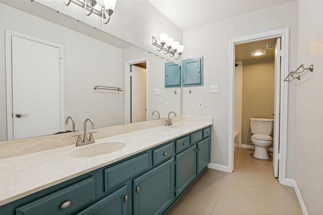 2535 Wedglea Drive 224, Dallas, TX 75211