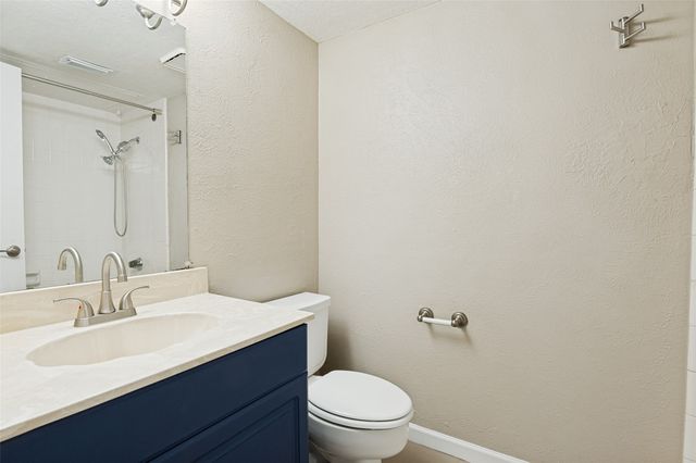 2535 Wedglea Drive 224, Dallas, TX 75211