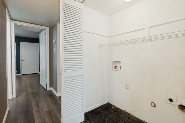 2535 Wedglea Drive 224, Dallas, TX 75211