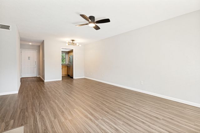 2535 Wedglea Drive 224, Dallas, TX 75211