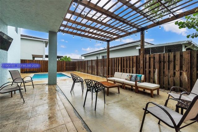 15105 SW 180th St, Miami, FL 33187