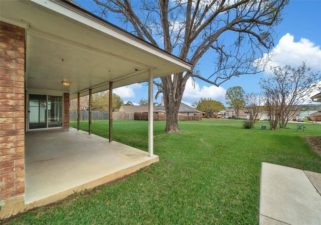 9898 Twin Shores Drive, Willis, TX 77318