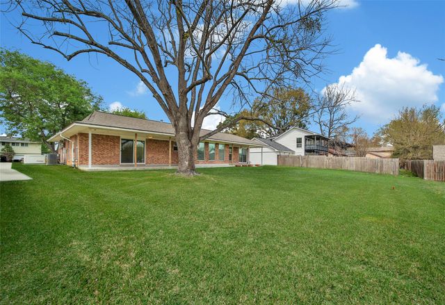 9898 Twin Shores Drive, Willis, TX 77318