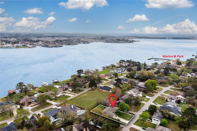 9898 Twin Shores Drive, Willis, TX 77318