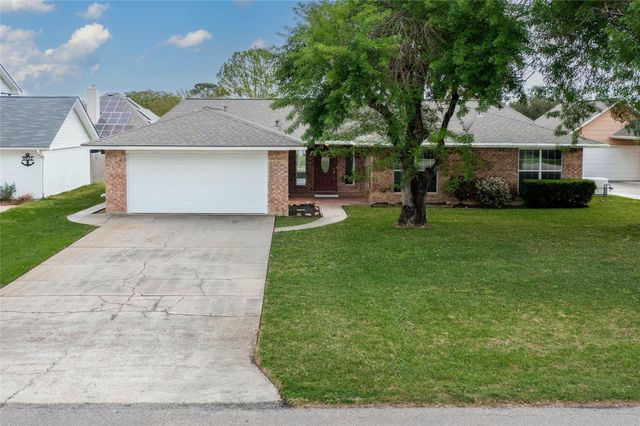 9898 Twin Shores Drive, Willis, TX 77318