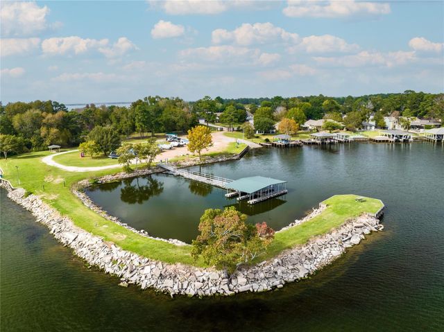 9898 Twin Shores Drive, Willis, TX 77318