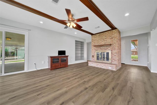 9898 Twin Shores Drive, Willis, TX 77318