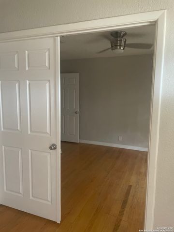 4207 Waikiki, San Antonio, TX 78218
