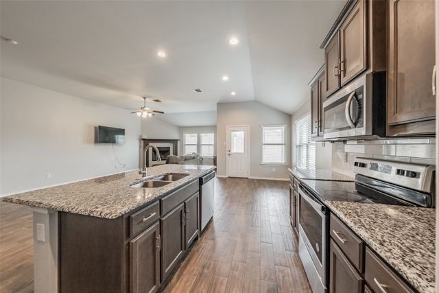 11808 Castleford Way, Fort Worth, TX 76036