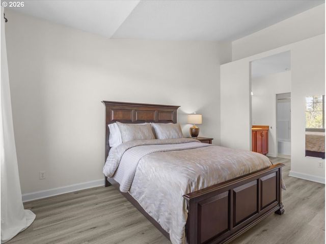 615 Nw LOST SPRINGS Ter 404, Portland, OR 97229