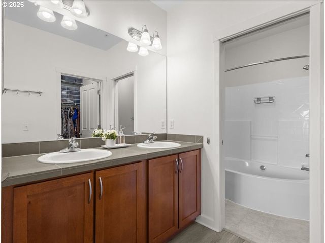 615 Nw LOST SPRINGS Ter 404, Portland, OR 97229