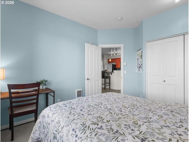 615 Nw LOST SPRINGS Ter 404, Portland, OR 97229