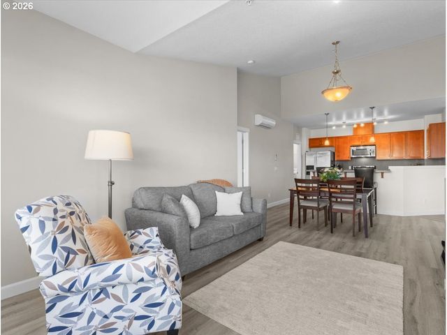 615 Nw LOST SPRINGS Ter 404, Portland, OR 97229
