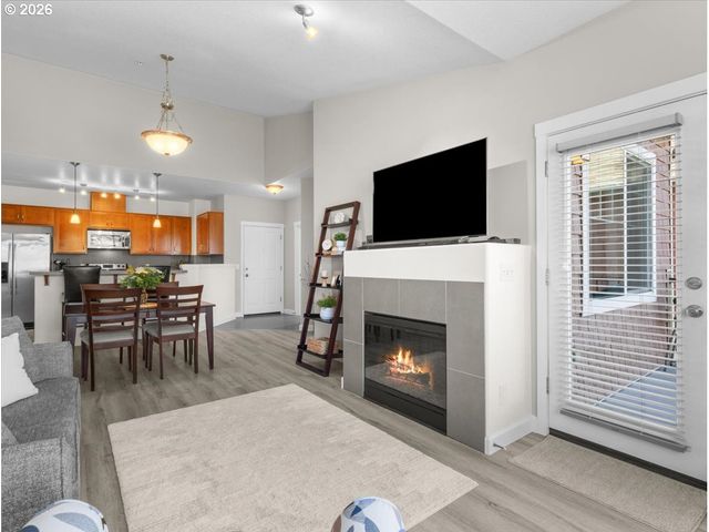 615 Nw LOST SPRINGS Ter 404, Portland, OR 97229