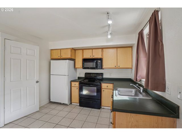 737 Ne 99TH Ave 15, Portland, OR 97220