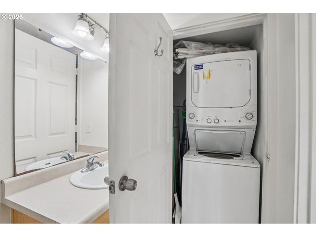 737 Ne 99TH Ave 15, Portland, OR 97220