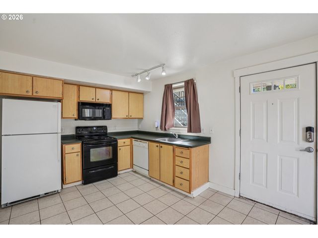 737 Ne 99TH Ave 15, Portland, OR 97220