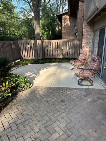 5953 Oakwood Drive, Lisle, IL 60532
