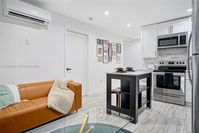 1720 SW 11 ST 2, Miami, FL 33135