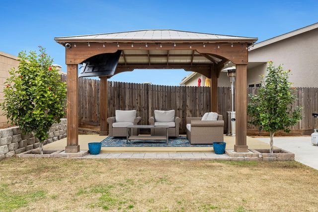 4085 Alamos Avenue, Clovis, CA 93619