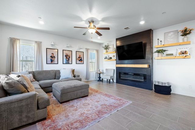 4085 Alamos Avenue, Clovis, CA 93619