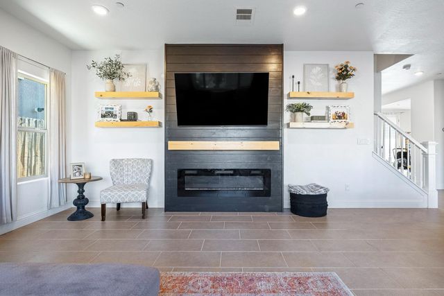 4085 Alamos Avenue, Clovis, CA 93619