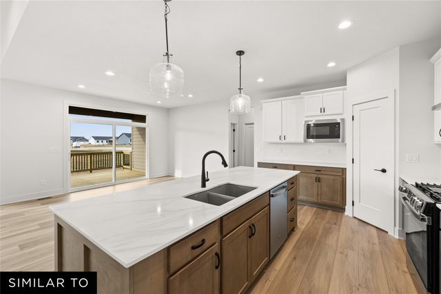 915 NW Rolland Road, Waukee, IA 50263