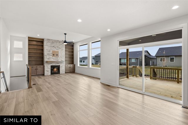 915 NW Rolland Road, Waukee, IA 50263