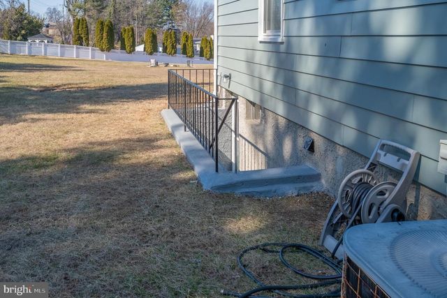 7 CEDAR BLUFF CT, Baltimore, MD 21228