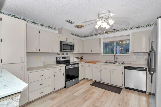 8695 SW 116TH STREET ROAD, Ocala, FL 34481