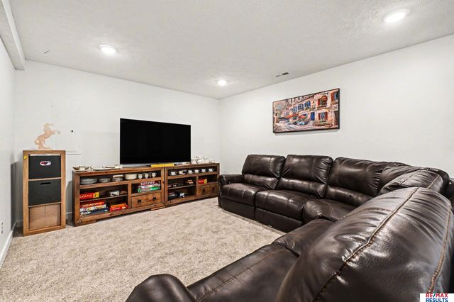 16113 Isabella Street, Bennington, NE 68007