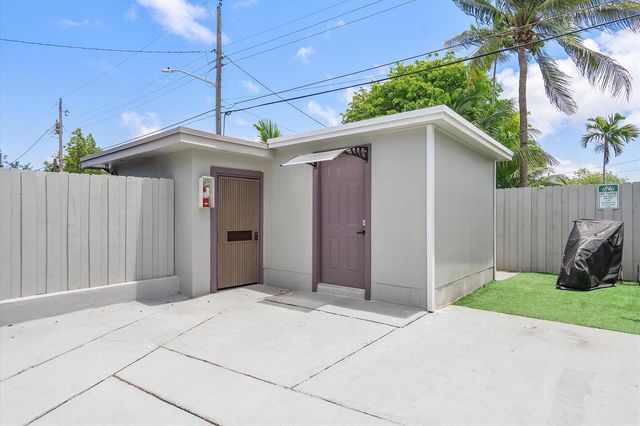 720 NE 7th Street 4, Hallandale Beach, FL 33009
