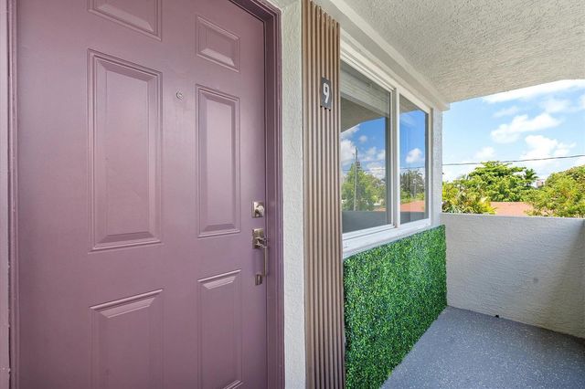 720 NE 7th Street 4, Hallandale Beach, FL 33009