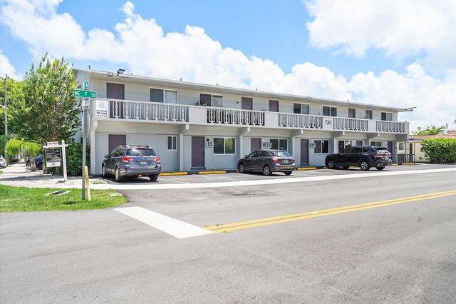 720 NE 7th Street 4, Hallandale Beach, FL 33009