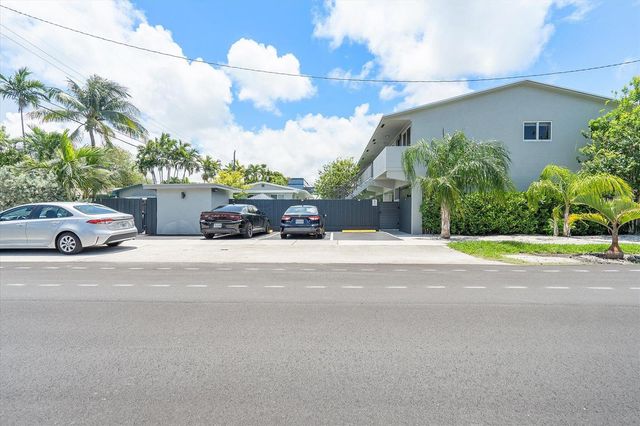 720 NE 7th Street 4, Hallandale Beach, FL 33009