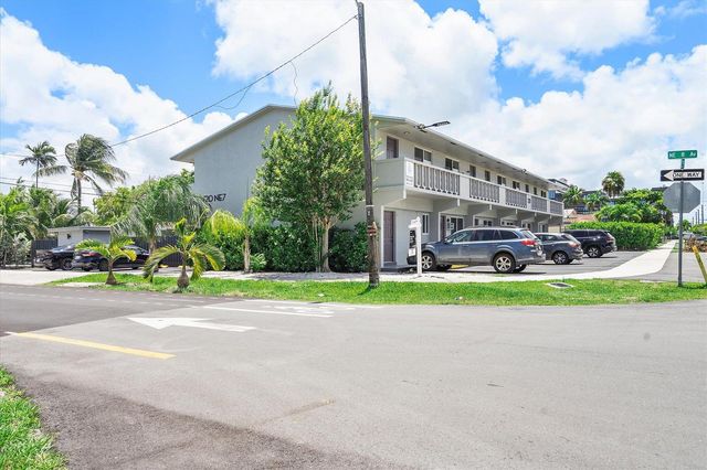 720 NE 7th Street 4, Hallandale Beach, FL 33009