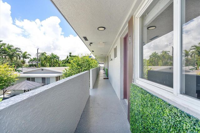 720 NE 7th Street 4, Hallandale Beach, FL 33009