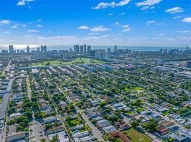 720 NE 7th Street 4, Hallandale Beach, FL 33009