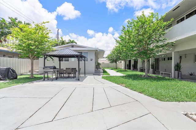 720 NE 7th Street 4, Hallandale Beach, FL 33009