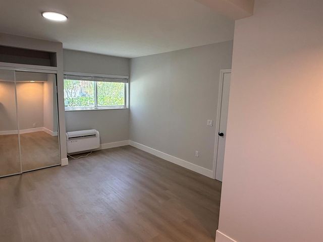 720 NE 7th Street 4, Hallandale Beach, FL 33009